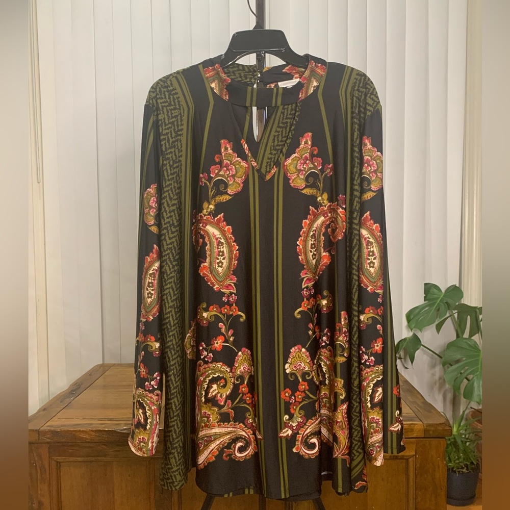 AVENUE Women’s Tunic - Floral long sleeve, Size: 26/28